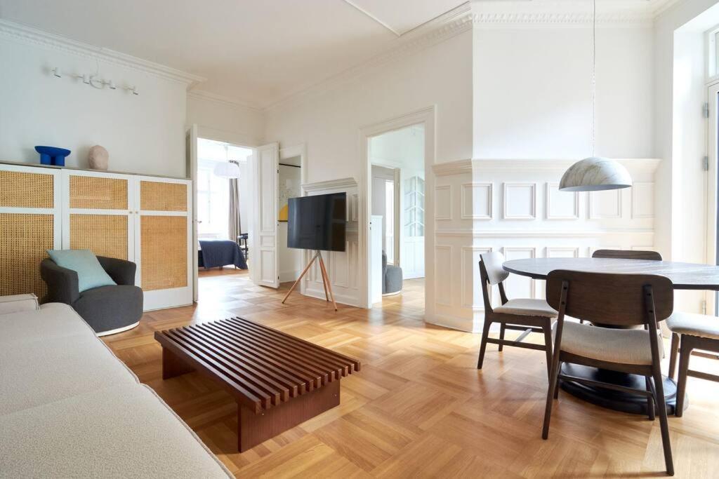 Spacious 3 Bedroom Manor Flat Next To Tivoli København Eksteriør bilde