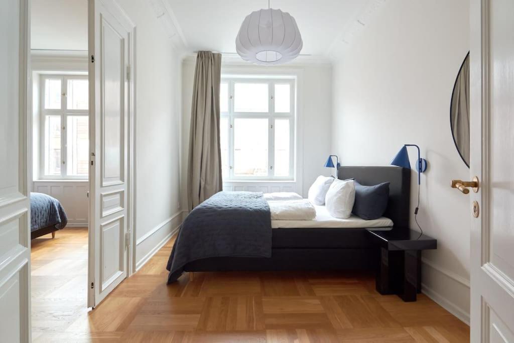 Spacious 3 Bedroom Manor Flat Next To Tivoli København Eksteriør bilde