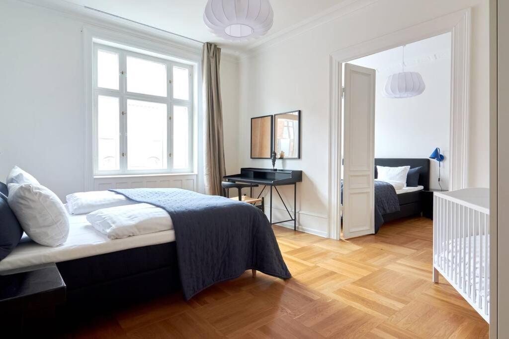 Spacious 3 Bedroom Manor Flat Next To Tivoli København Eksteriør bilde