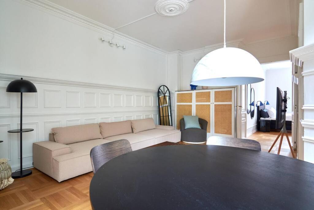 Spacious 3 Bedroom Manor Flat Next To Tivoli København Eksteriør bilde