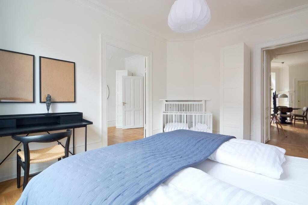 Spacious 3 Bedroom Manor Flat Next To Tivoli København Eksteriør bilde